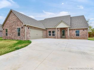 196 Gail Farrell Dr, Durant, OK 74701