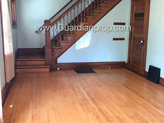 4th image of 1213 23rd Ave NE