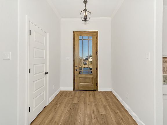 5th image of 801 Holiday Hills Dr