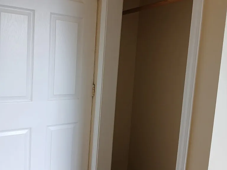 Bedroom 2 Closet/closet de recamara 2