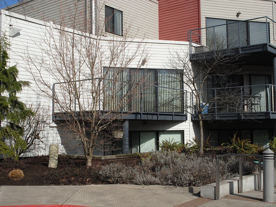 1st image of 840 NW Naito Pkwy APT H3