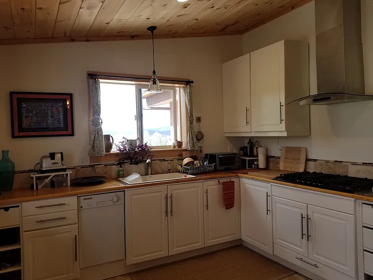 889 Sabeta Dr — Photo 7