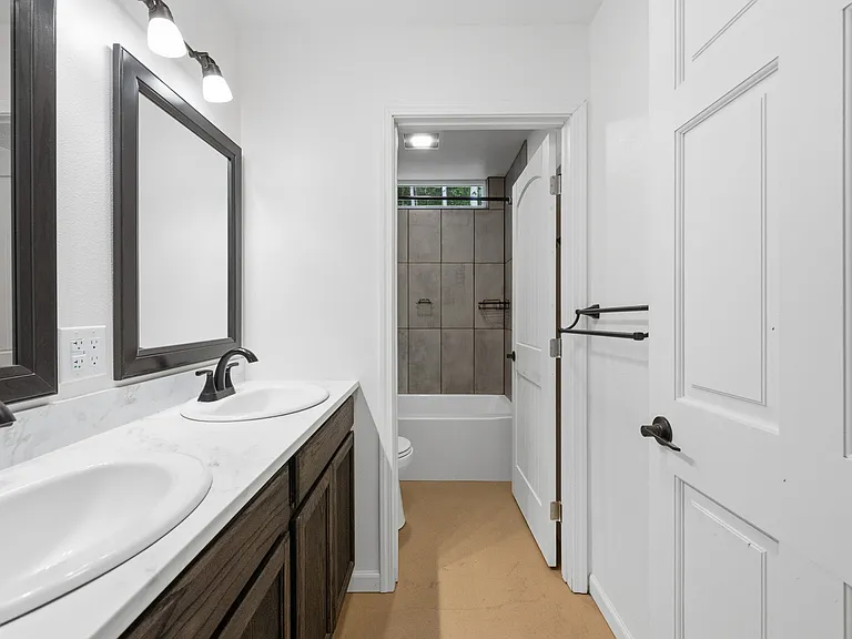 1594 Madeline St #B — Photo 12