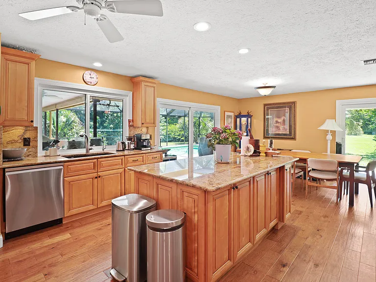 1974 SW Saint Andrews Dr — Photo 15