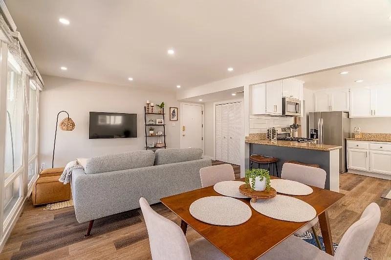104 Fowling St — Photo 3