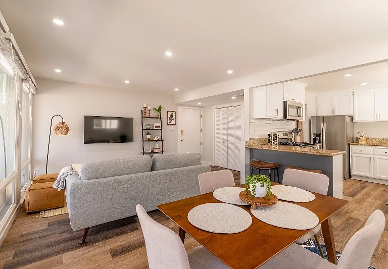 104 Fowling St — Photo 3