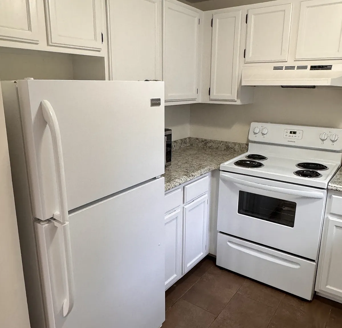1 bed, 1.0 bath, 933 sqft, $2,100 — Photo 2