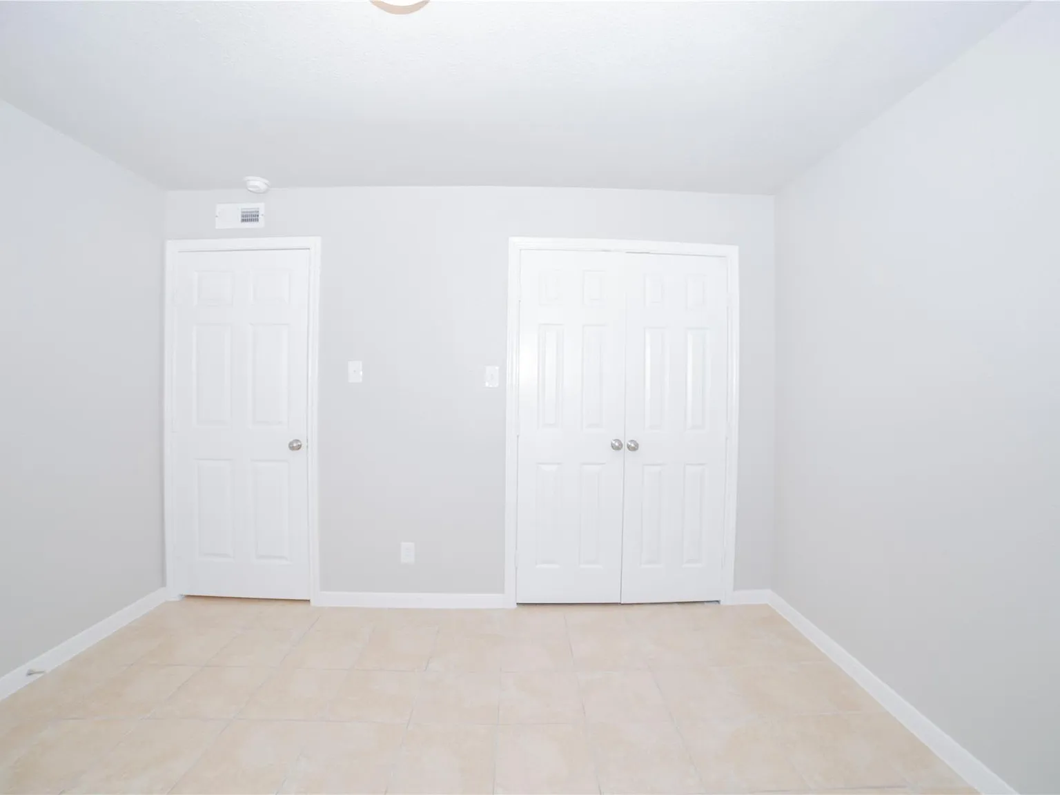 2 bed, 1.5 bath, 20916 sqft, $1,100 — Photo 3