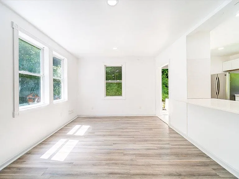 629 South Rd — Photo 12