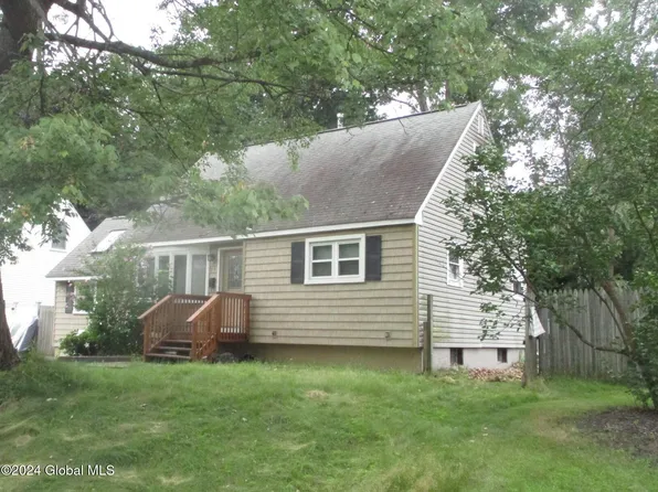 25 Bauer Dr, Colonie, NY 12205