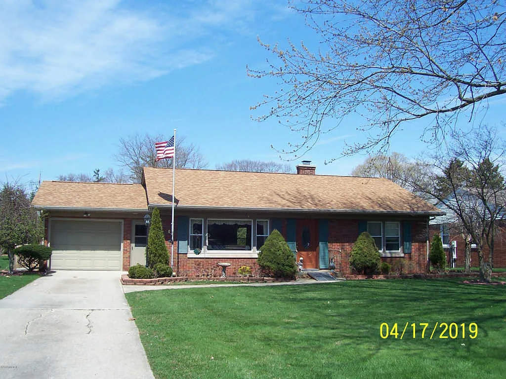 2415 Beechwood Dr photo 1