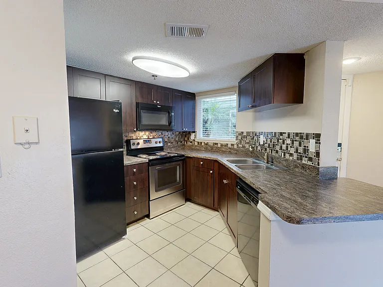Regatta Shores — Photo 43