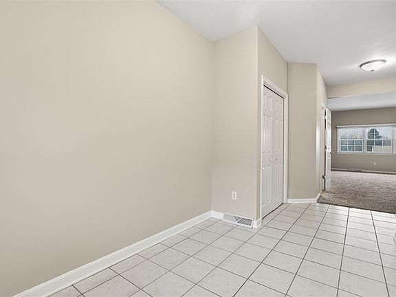 3rd image of 105 Woodcrest Dr