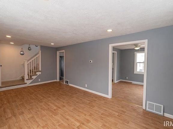 5th image of 826 S Sheridan St