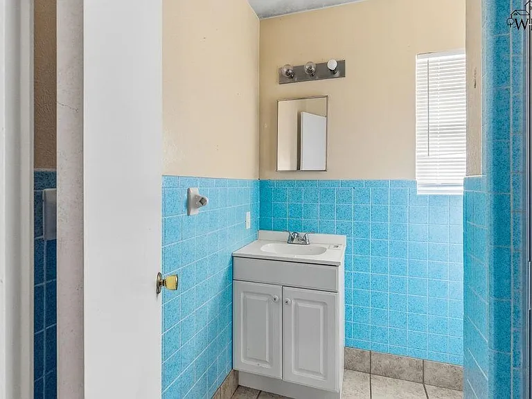 4202 Meadowbrook Dr — Photo 16