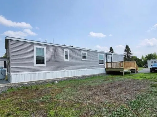 9 Christara Mobile Home Park, East Millinocket, ME 04430