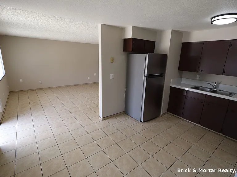 368 S 2nd St — Photo 4