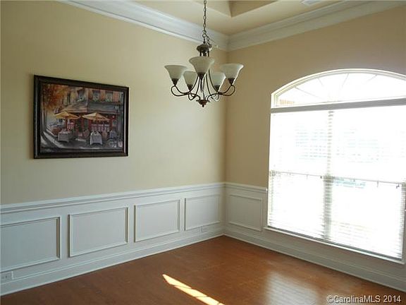 4th image of 3309 Colfax Ct