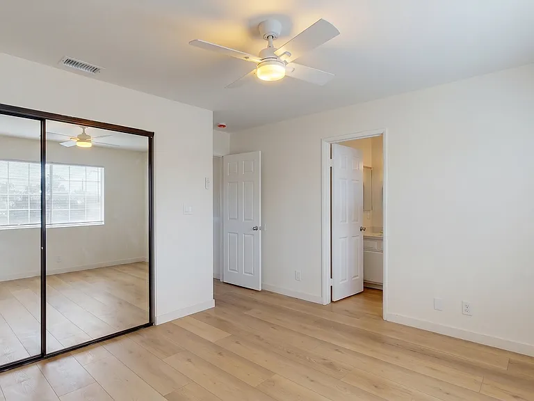 519 E Walnut Ave #4 — Photo 23