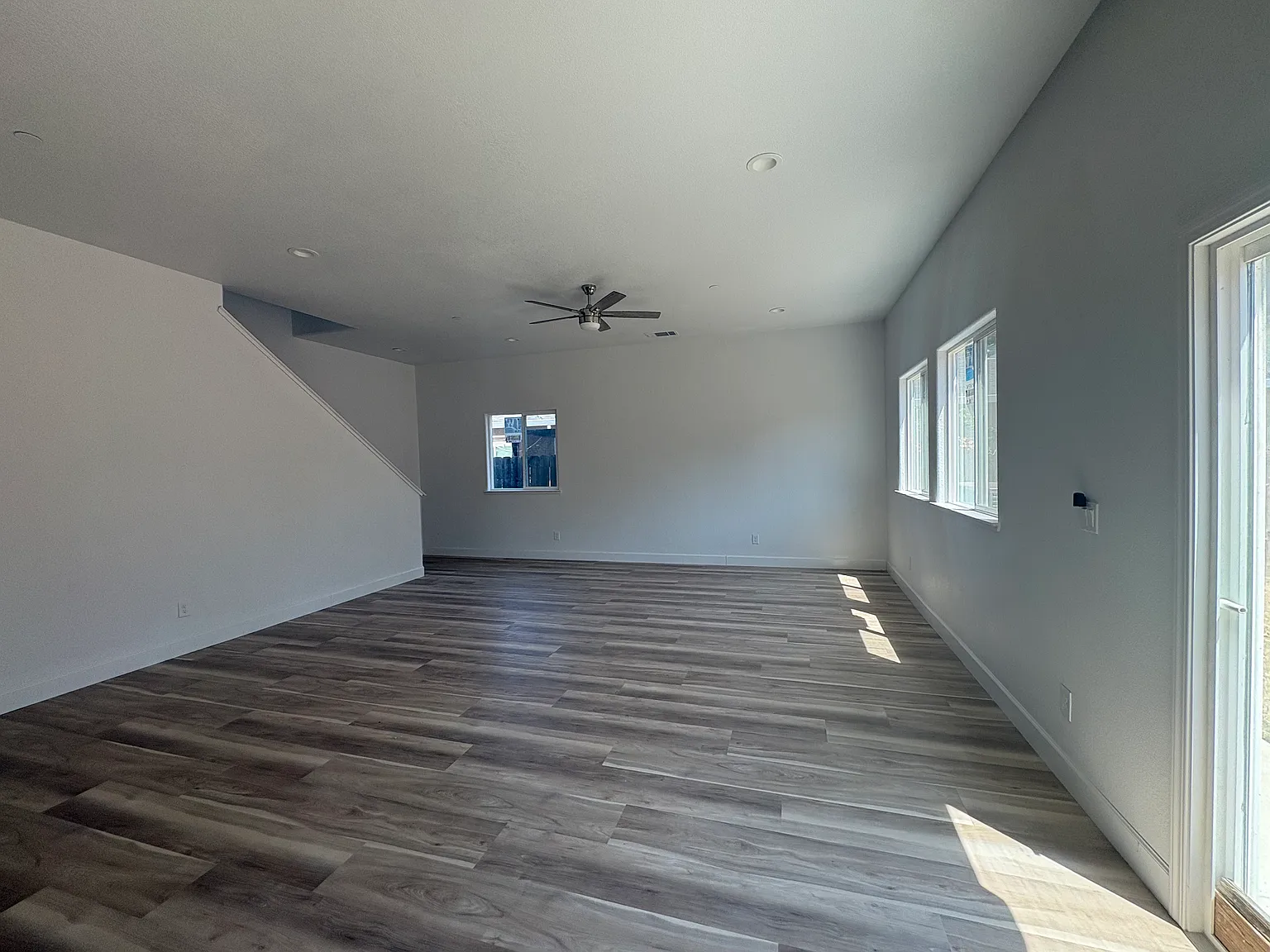 4 bed, 2112 sqft, $3,000 — Photo 3