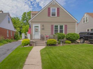 1525 S 90th St, West Allis, WI 53214