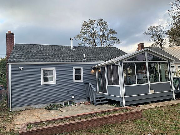 3rd image of 28 1st Ave