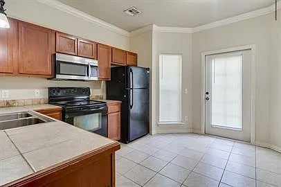 688 Solis Ave #2 — Photo 4