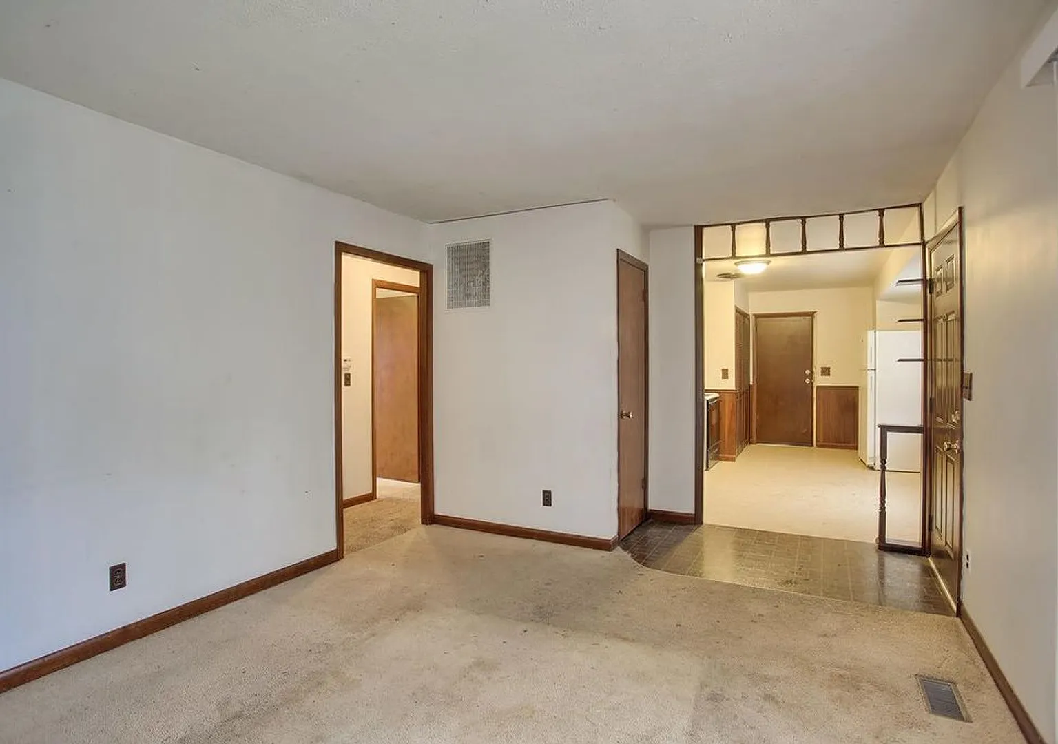 905 Lanore Dr — Photo 2