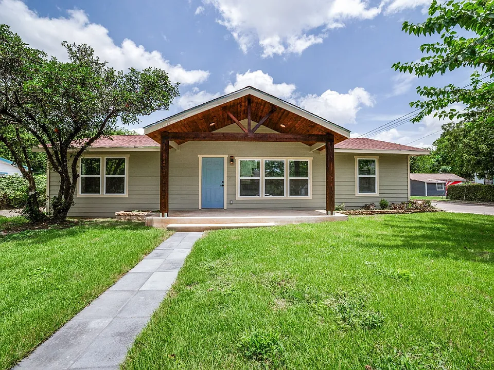 703 W Rosewood Ave