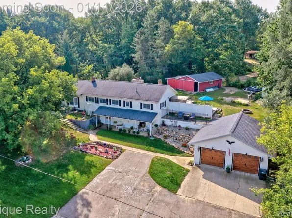 1422 E Barnes Lake Rd, Columbiaville, MI 48421