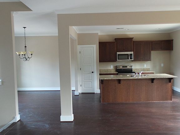 3rd image of 200 Grande View Cir