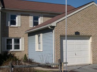 6563 Hollow Dr, East Petersburg, PA 17520