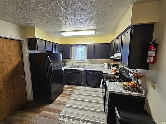 2 bed, 2.5 bath, 1112 sqft, $1,600 — Photo 2