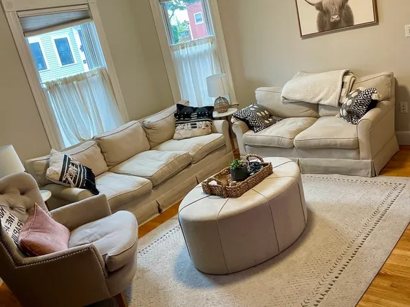 466 E 8th St #1, South Boston, MA 02127