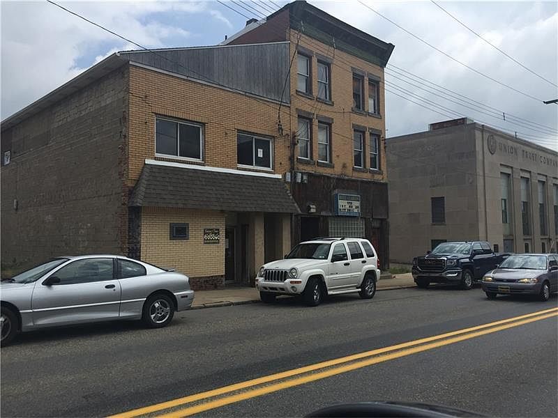 1st image of 415 Saint Clair Ave