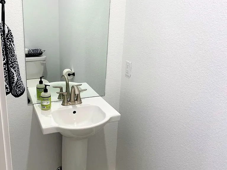 117 N School Ave #4 — Photo 10