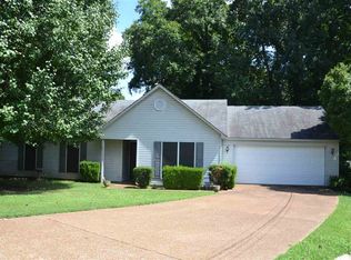 15 Lynwood Dr, Jackson, TN 38301