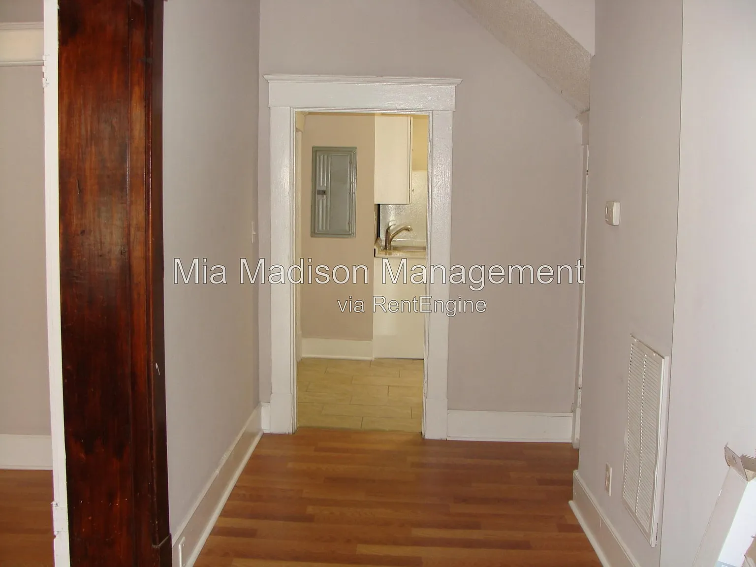 2 bed, 1.0 bath, 930 sqft, $1,350 — Photo 3
