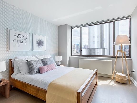 4th image of 500 W 56th St APT 1516