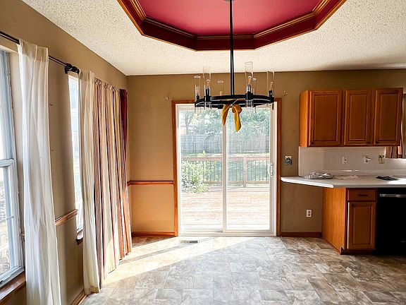 dining room, large deck