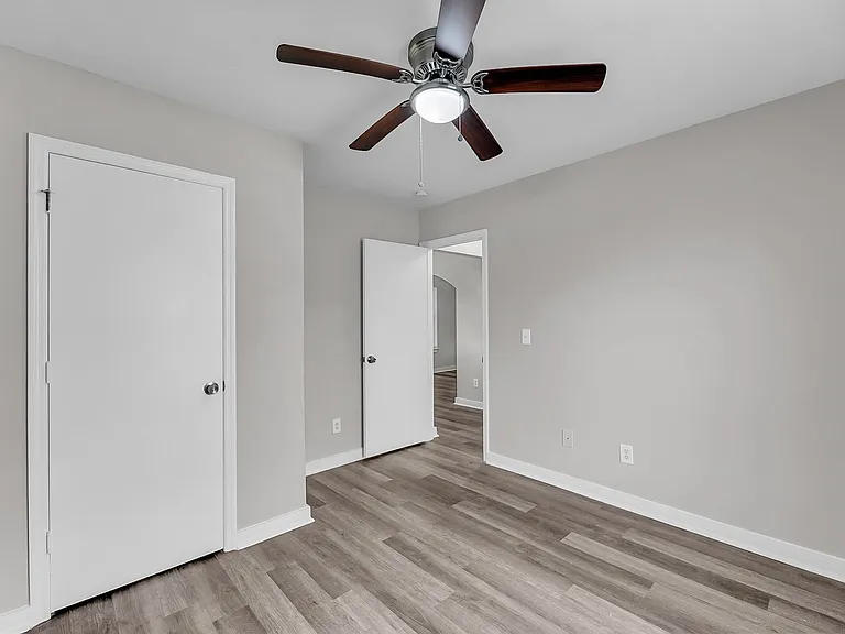 2220 Van Buren Ave — Photo 14