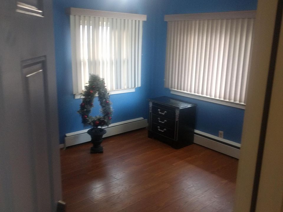 2nd image of 11019 Packard Ave