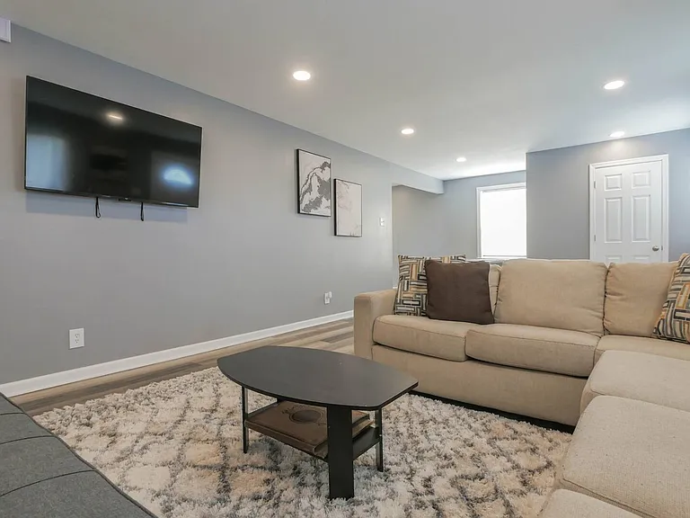 1901 Emerson Ave — Photo 2