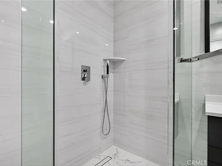 10510 Helendale Ave — Photo 45