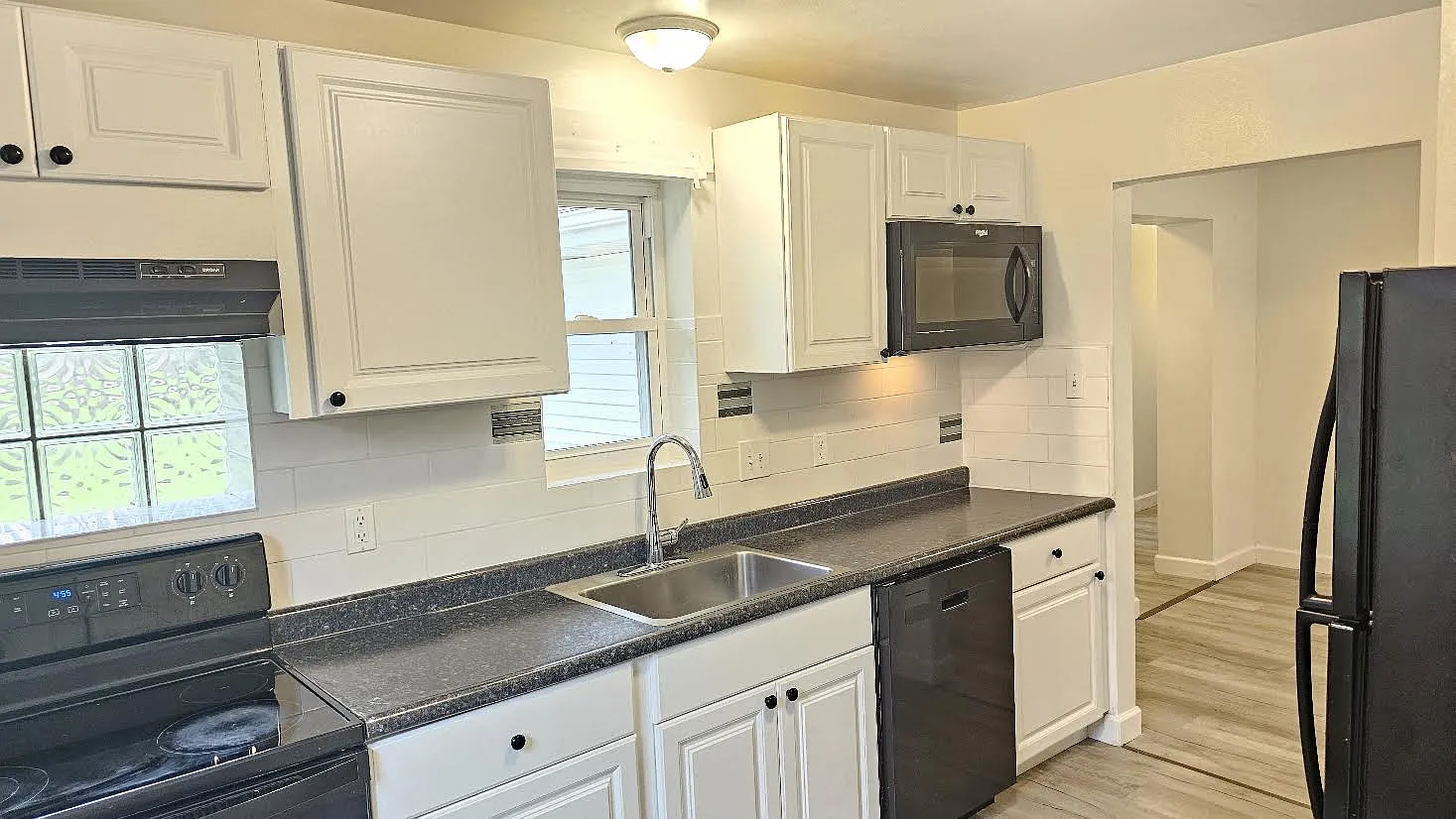 949 Chain Of Rocks Dr — Photo 3