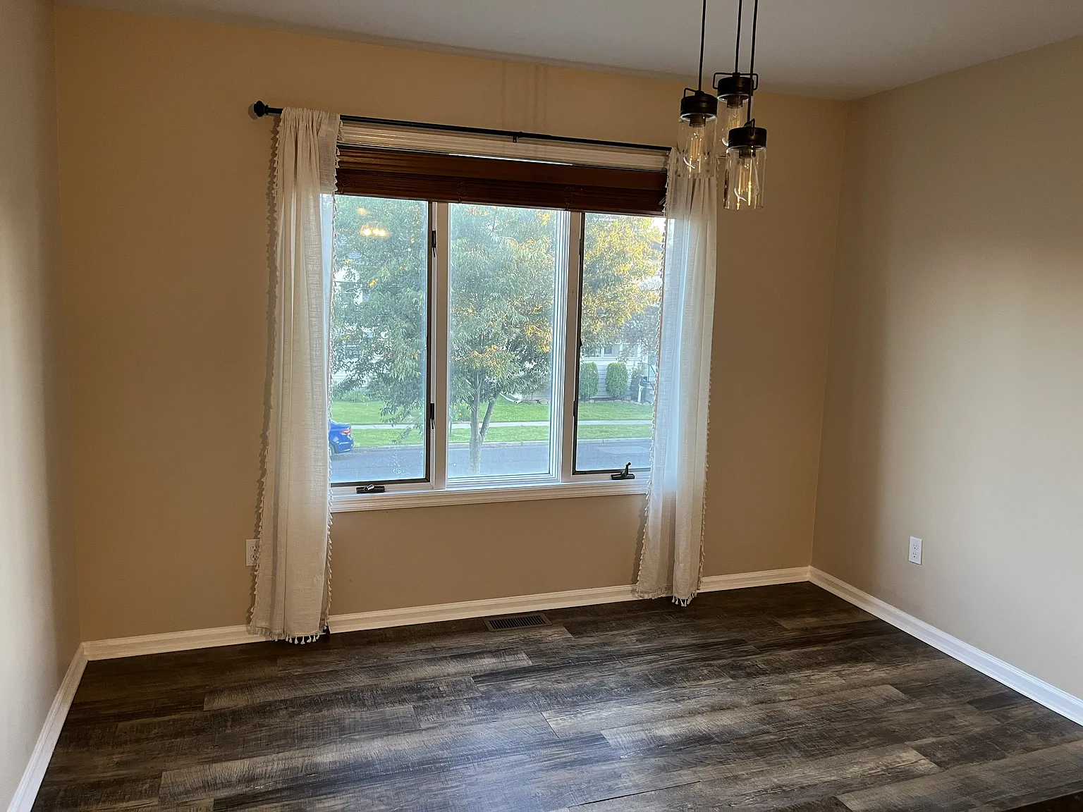 2 bed, 2.5 bath, 1480 sqft, $3,200 — Photo 3