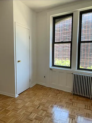 Rented by M.Grossman R.E. Management | media 3