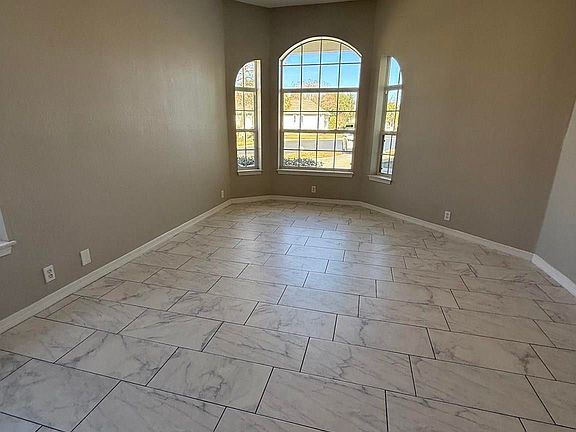 4th image of 1100 Willowood Cir