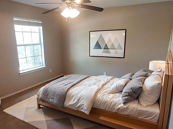 5th image of 1011 Bainbridge Ln
