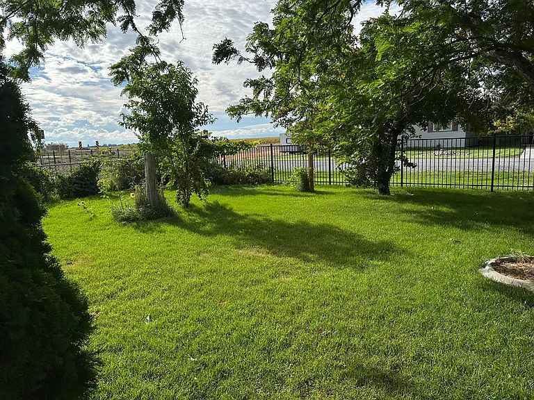 427 Edwards Dr — Photo 18